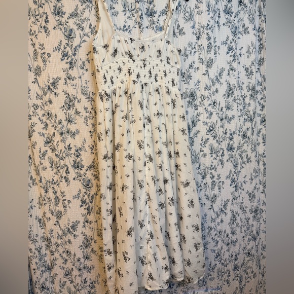 Floral Dress - Picture 2 of 5